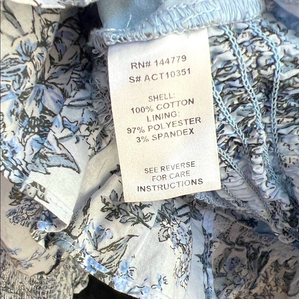 🌝 Acoa Floral V-Neck cropped smocked Blouse in Light Blue, lined - Picture 7 of 7
